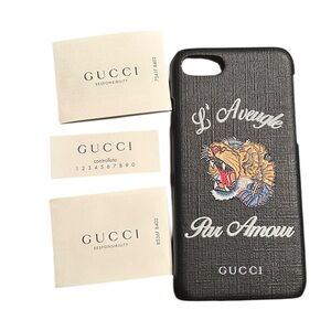 Authentic Gucci Black Tiger 'L'Aveugle Par
Amour' iPhone 6 Case